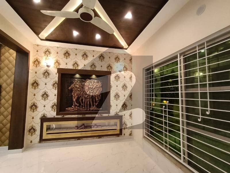 بحریہ ٹاؤن سیکٹر ای بحریہ ٹاؤن لاہور میں 3 کمروں کا 5 مرلہ مکان 1.35 کروڑ میں برائے فروخت۔