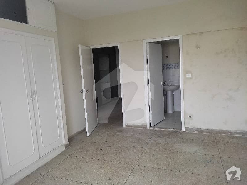 Clifton Block 3 Bilawal Chorangi  Apartment For Rent. 1300 Sq Feet 2 Bed Dd