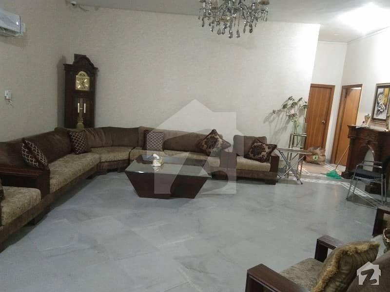 In Johar Town House For Sale With 5 Bedrooms Double Kitchen