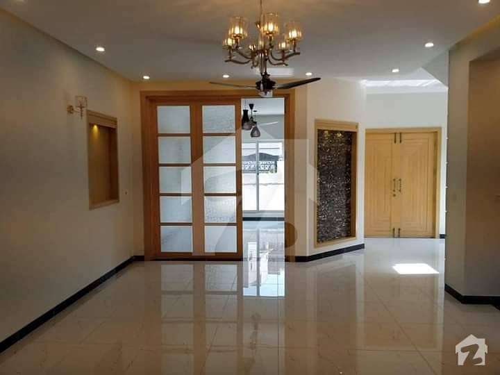 Luxury 10 Marla House For Sale In Bahria Town Phase 3
