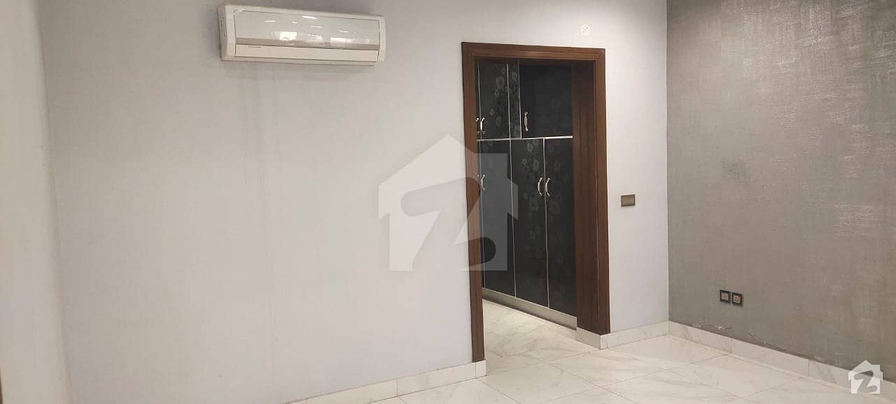 House Of 10 Marla For Rent In Madina Town