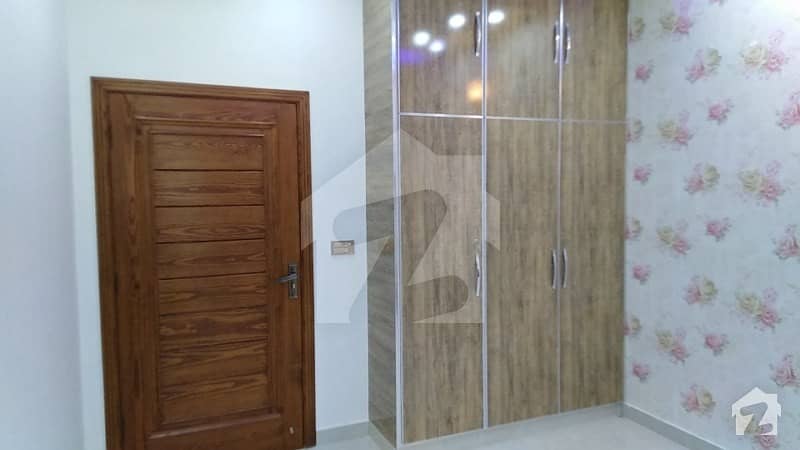 ای ایم ای سوسائٹی ۔ بلاک ایچ ای ایم ای سوسائٹی لاہور میں 5 کمروں کا 1 کنال مکان 5.5 کروڑ میں برائے فروخت۔