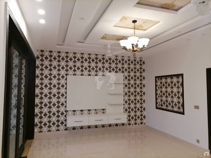 ای ایم ای سوسائٹی ۔ بلاک ای ای ایم ای سوسائٹی لاہور میں 5 کمروں کا 1 کنال مکان 5.25 کروڑ میں برائے فروخت۔
