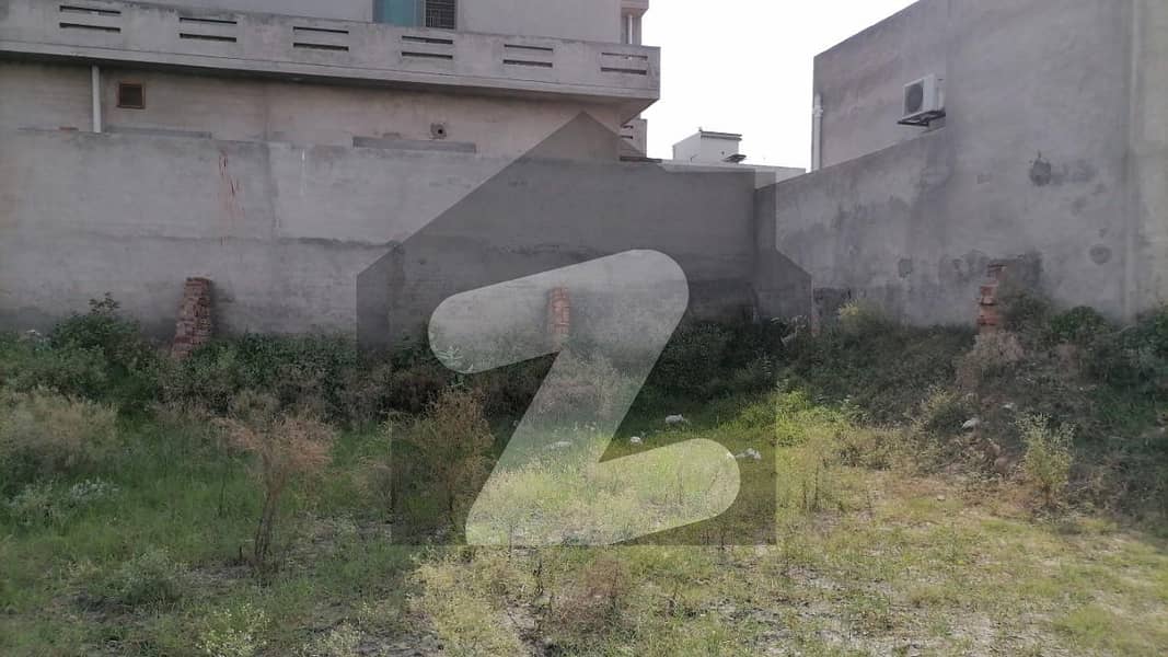ایل ڈی اے ایوینیو ۔ بلاک ایل ایل ڈی اے ایوینیو لاہور میں 10 مرلہ رہائشی پلاٹ 65 لاکھ میں برائے فروخت۔