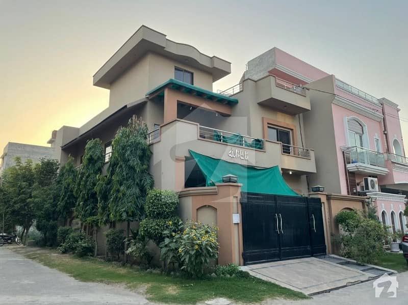 رائل گارڈن لاہور میں 4 کمروں کا 8 مرلہ مکان 1.6 کروڑ میں برائے فروخت۔