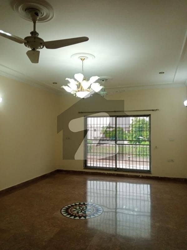 100 Original pictures 1 kanal unfurnished upper portion for Rent in DHA Phase 1