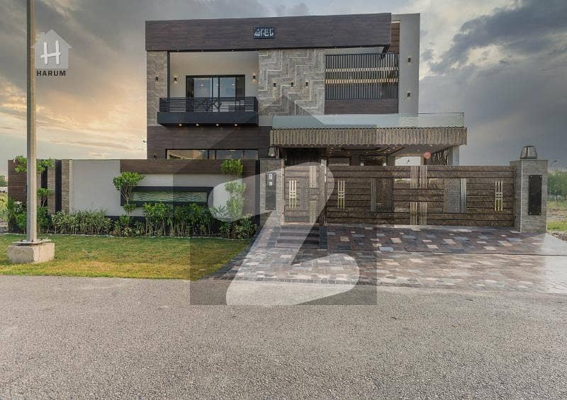 Luxury Designed 1 Kanal Villa Came For Sale In Phase 6 Close To Park