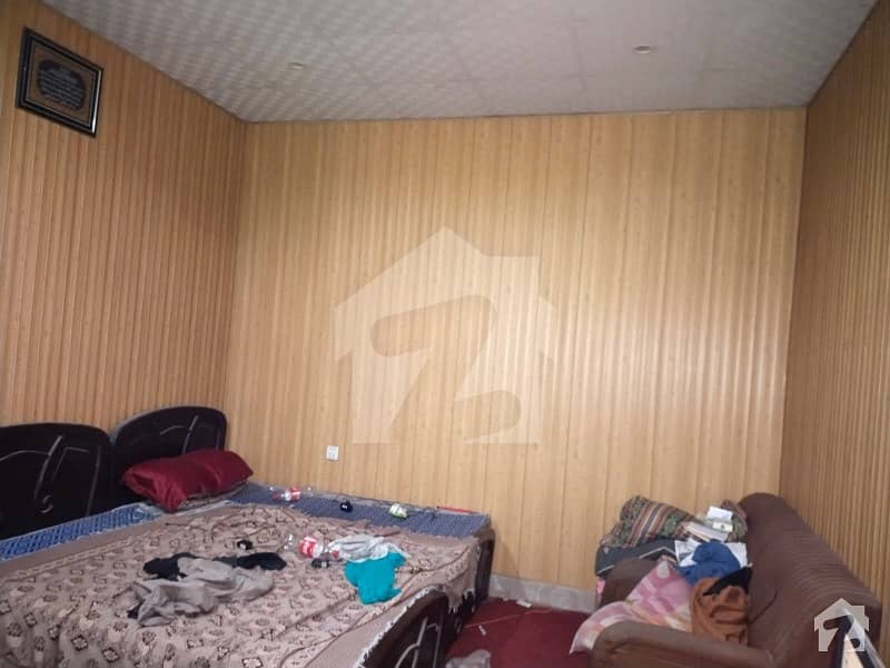 النجف کالونی فیصل آباد میں 2 کمروں کا 10 مرلہ مکان 25 ہزار میں کرایہ پر دستیاب ہے۔