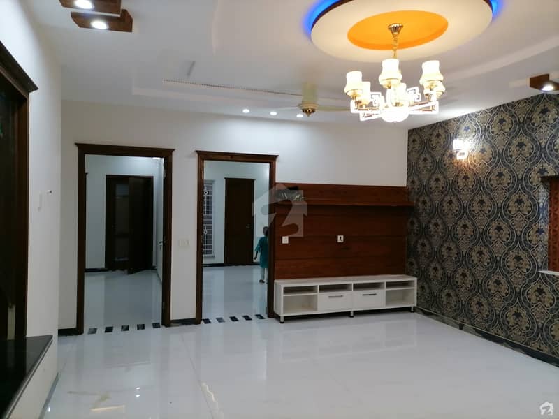 8 Marla House For Sale In Rs 20,500,000 Only