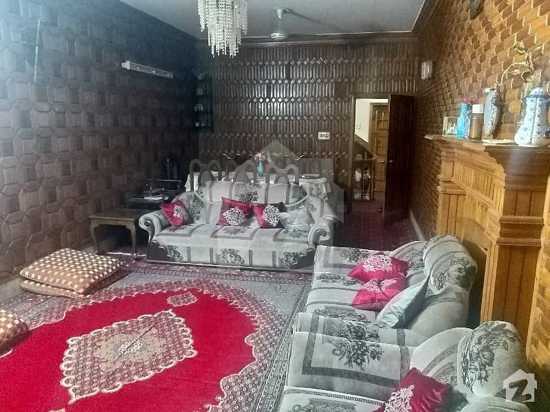 حیات آباد فیز 4 - این2 حیات آباد فیز 4 حیات آباد پشاور میں 9 کمروں کا 10 مرلہ مکان 4.5 کروڑ میں برائے فروخت۔
