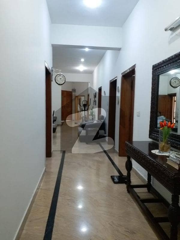 خدا بخش کالونی - بلاک ٹی خدا بخش کالونی کینٹ لاہور میں 6 کمروں کا 1 کنال مکان 3.45 کروڑ میں برائے فروخت۔