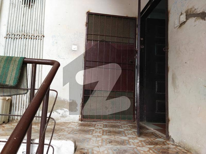 غِزری کراچی میں 2 کمروں کا 2 مرلہ فلیٹ 50 لاکھ میں برائے فروخت۔