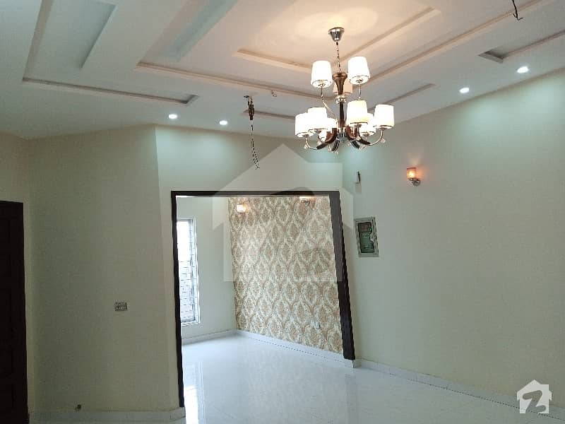 آرکیٹیکٹس انجنیئرز ہاؤسنگ سوسائٹی لاہور میں 5 کمروں کا 8 مرلہ مکان 1.9 کروڑ میں برائے فروخت۔