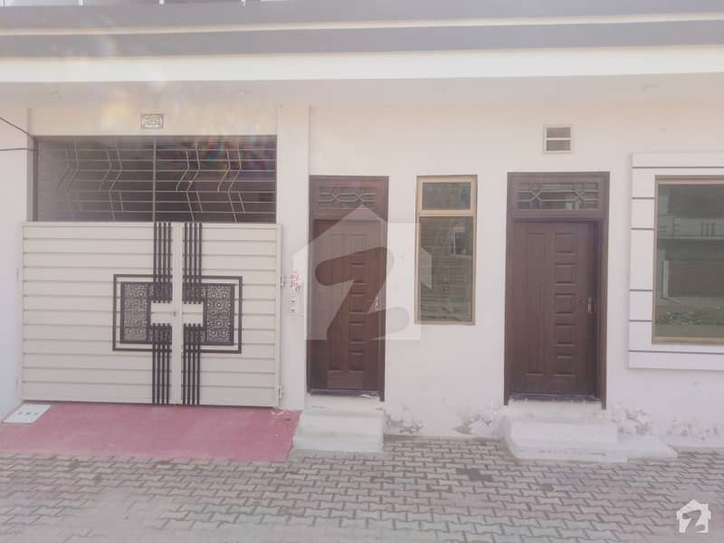 مسلم ٹاؤن بہاولپور میں 4 کمروں کا 5 مرلہ مکان 68 لاکھ میں برائے فروخت۔