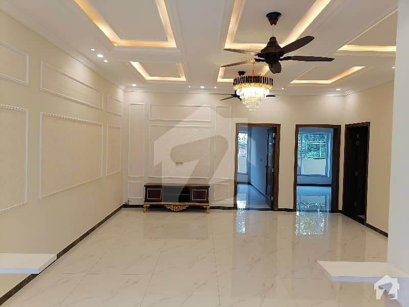 Media Town 6 Bed House For Sale