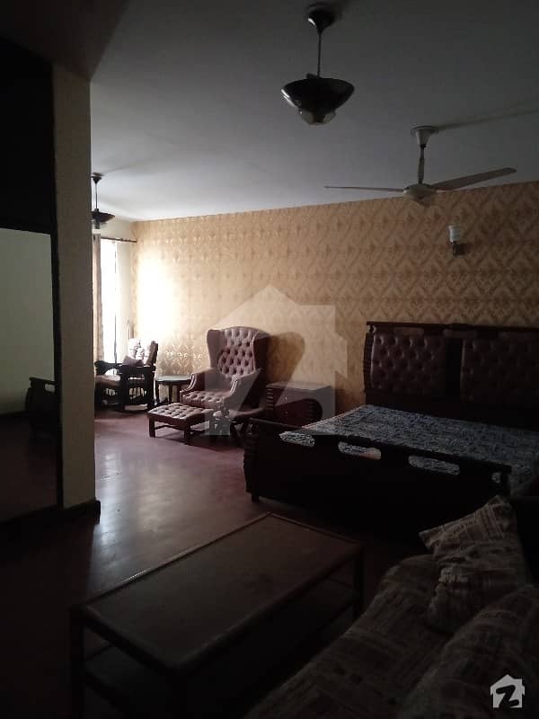 ماڈل ٹاؤن لاہور میں 2 کمروں کا 1 کنال بالائی پورشن 62 ہزار میں کرایہ پر دستیاب ہے۔