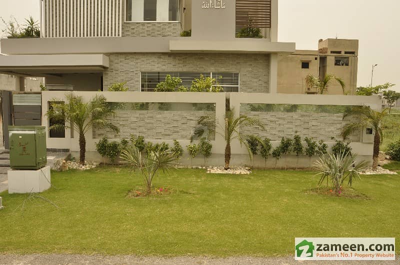 1 Kanal Facing Park New Bungalow In Phase 4 Is Available For Rent