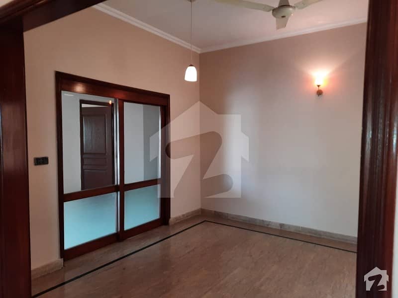 500SQYARD FULL RENOVATED UPPER PORTION FOR RENT