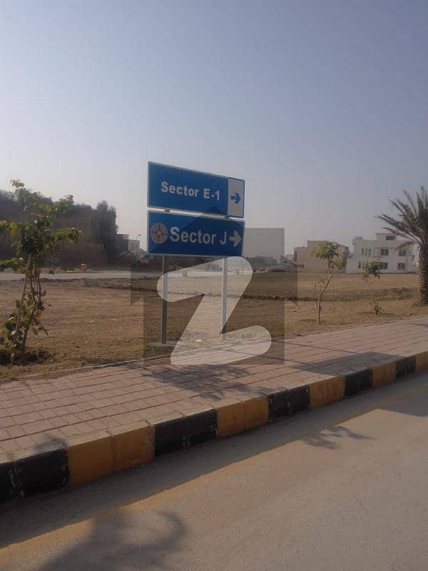 بحریہ ٹاؤن فیز 8 ۔ بلاک جے بحریہ ٹاؤن فیز 8 بحریہ ٹاؤن راولپنڈی راولپنڈی میں 8 مرلہ رہائشی پلاٹ 83 لاکھ میں برائے فروخت۔