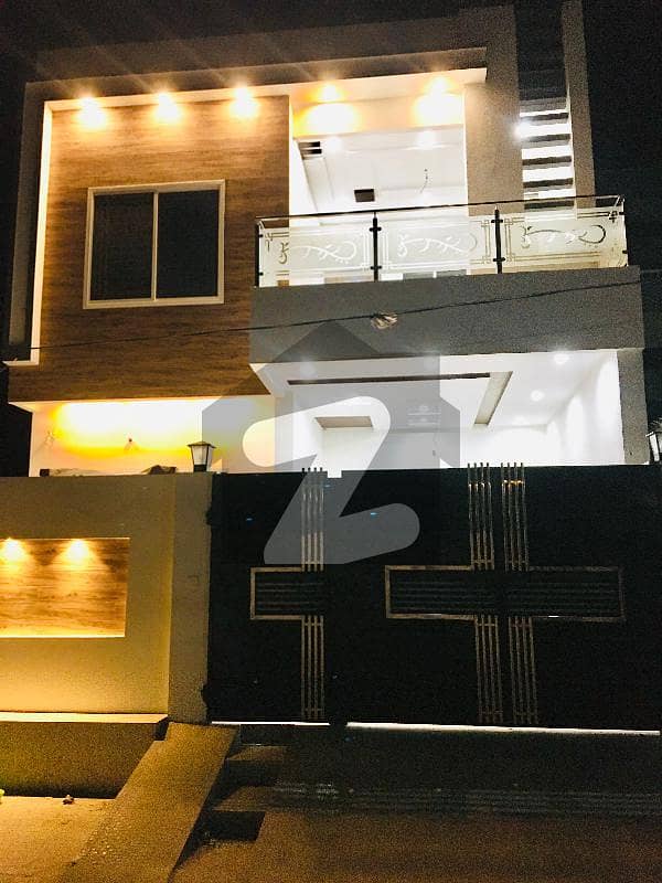 فیصل کالونی اوکاڑہ میں 4 کمروں کا 8 مرلہ مکان 1.6 کروڑ میں برائے فروخت۔