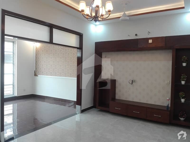 آئی ای پی انجینئرز ٹاؤن لاہور میں 5 کمروں کا 1 کنال مکان 4 کروڑ میں برائے فروخت۔