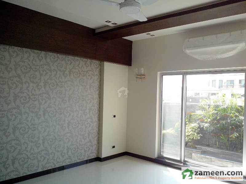 ڈی ایچ اے فیز 3 - بلاک زیڈ فیز 3 ڈیفنس (ڈی ایچ اے) لاہور میں 4 کمروں کا 10 مرلہ مکان 1.75 کروڑ میں برائے فروخت۔