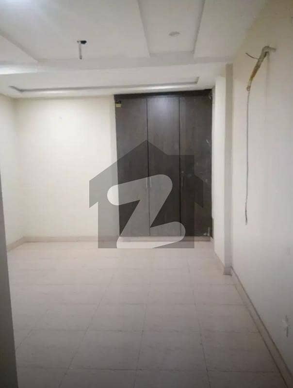 الکبیر ٹاؤن - فیز 1 الکبیر ٹاؤن رائیونڈ روڈ لاہور میں 1 کمرے کا 3 مرلہ فلیٹ 24.5 لاکھ میں برائے فروخت۔