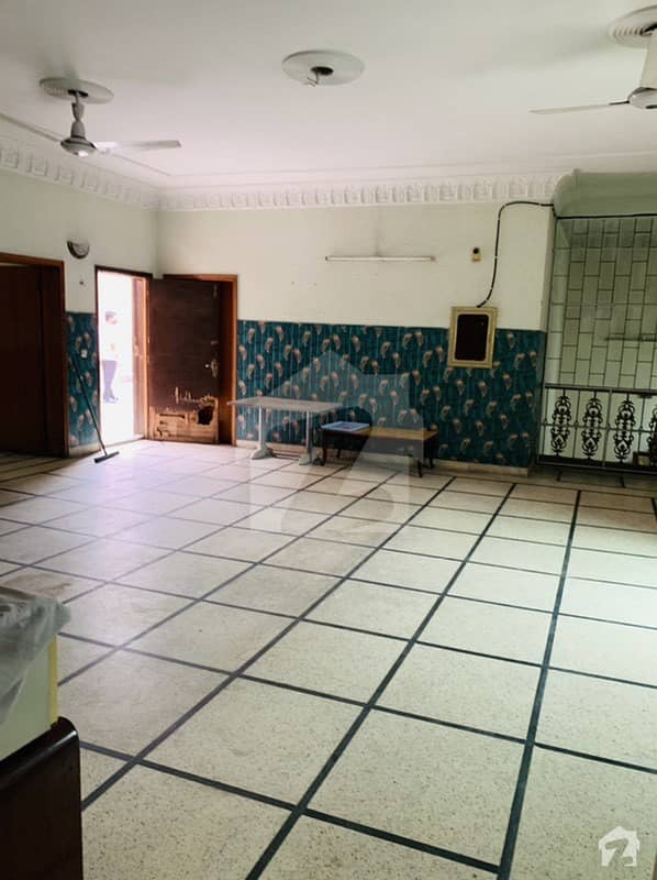 ماڈل ٹاؤن ۔ بلاک ایم ماڈل ٹاؤن لاہور میں 2 کمروں کا 1 کنال بالائی پورشن 48 ہزار میں کرایہ پر دستیاب ہے۔