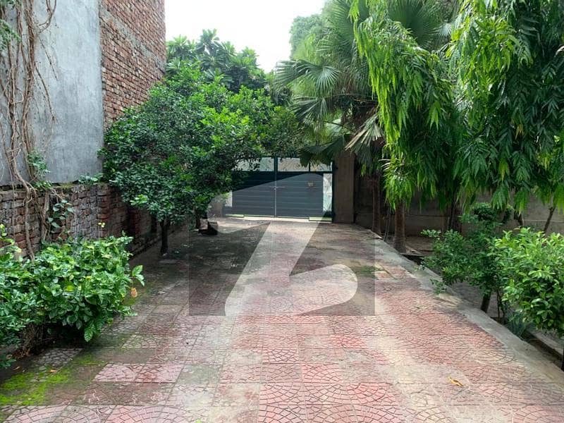 وحید برادر کالونی لاہور میں 2 کمروں کا 1 کنال مکان 3.1 کروڑ میں برائے فروخت۔