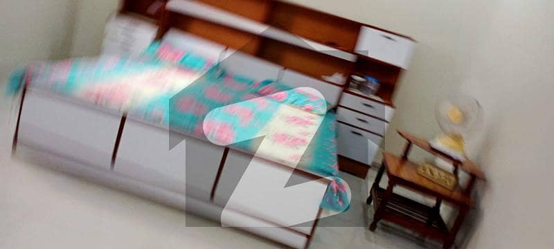 ڈی ایچ اے فیز 7 ڈی ایچ اے کراچی میں 4 کمروں کا 10 مرلہ مکان 6 کروڑ میں برائے فروخت۔