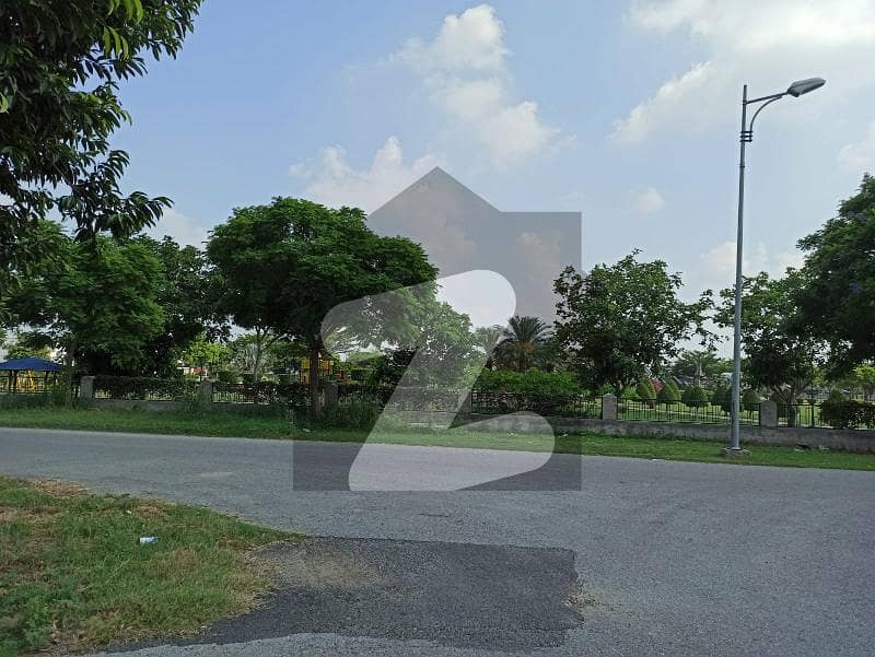 Top Location 5 Marla Plot For Sale In DHA 9 Town - Block C