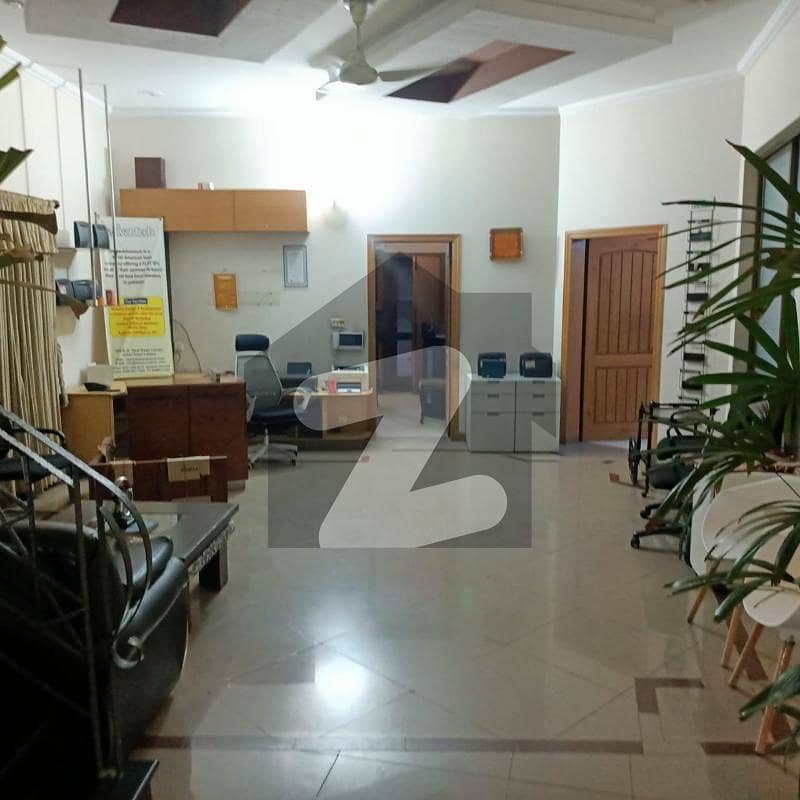 جوہر ٹاؤن فیز 2 جوہر ٹاؤن لاہور میں 5 کمروں کا 10 مرلہ مکان 1 لاکھ میں کرایہ پر دستیاب ہے۔