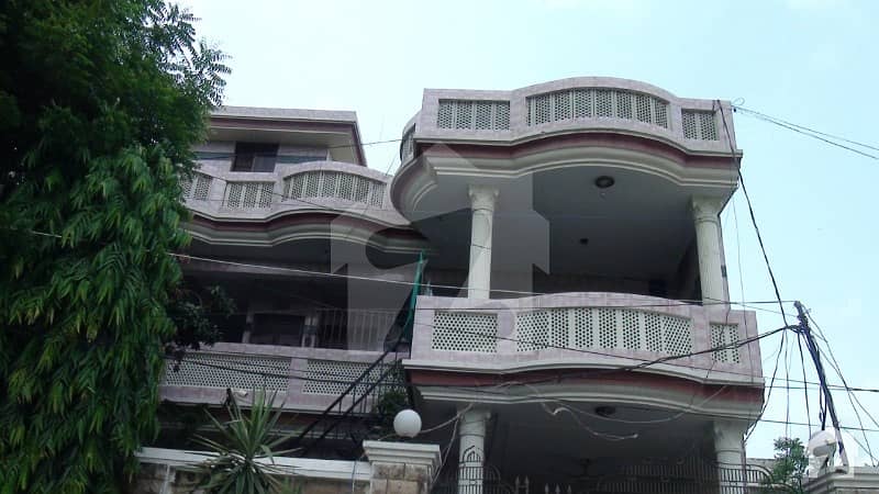 ایجوکیشن ٹاؤن لاہور میں 7 کمروں کا 1 کنال مکان 3.25 کروڑ میں برائے فروخت۔