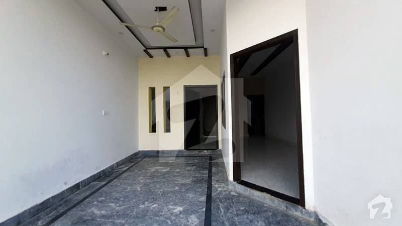 ای ایم ای سوسائٹی ۔ بلاک ایچ ای ایم ای سوسائٹی لاہور میں 5 کمروں کا 1 کنال مکان 4.5 کروڑ میں برائے فروخت۔