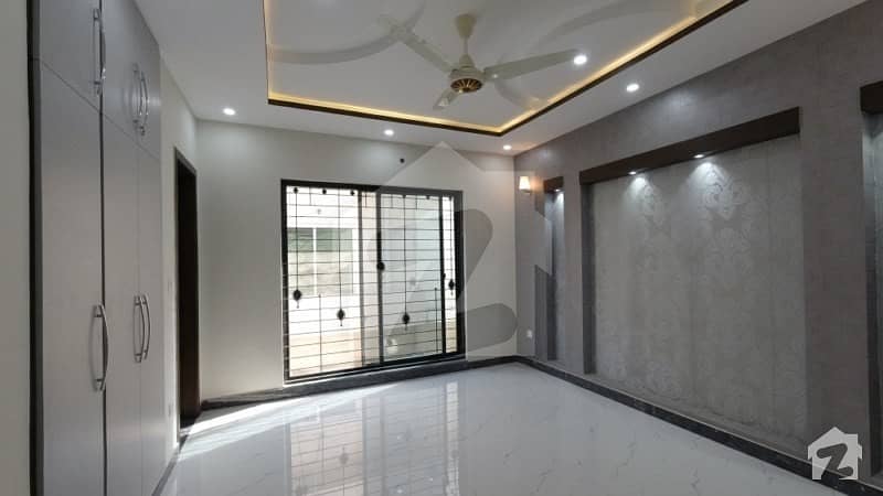 ای ایم ای سوسائٹی ۔ بلاک ایچ ای ایم ای سوسائٹی لاہور میں 5 کمروں کا 1 کنال مکان 4.25 کروڑ میں برائے فروخت۔