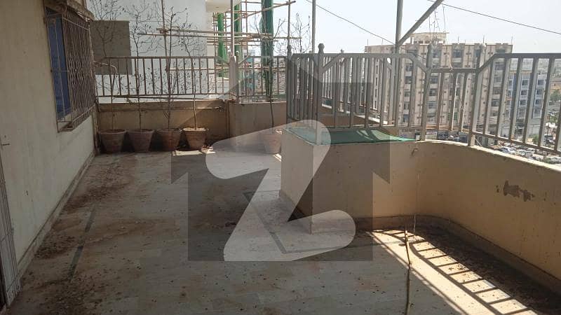 گلستانِِ جوہر ۔ بلاک 14 گلستانِ جوہر کراچی میں 6 کمروں کا 12 مرلہ فلیٹ 1.6 کروڑ میں برائے فروخت۔