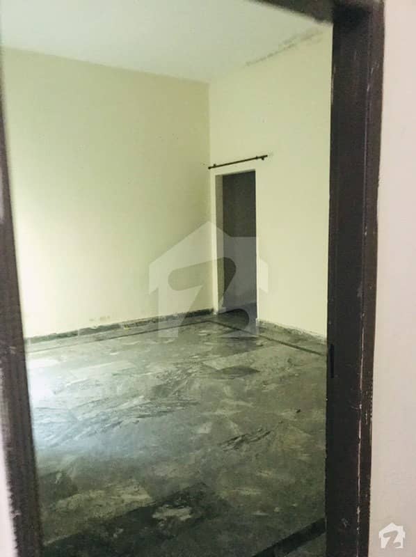 1 Marla Family Flat For Rent In Military Accounts Main College Road Lhr