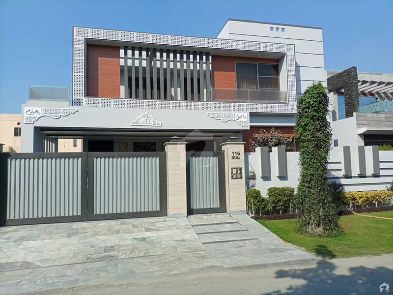 House Over 1 Kanal Land Area In DC Colony Available