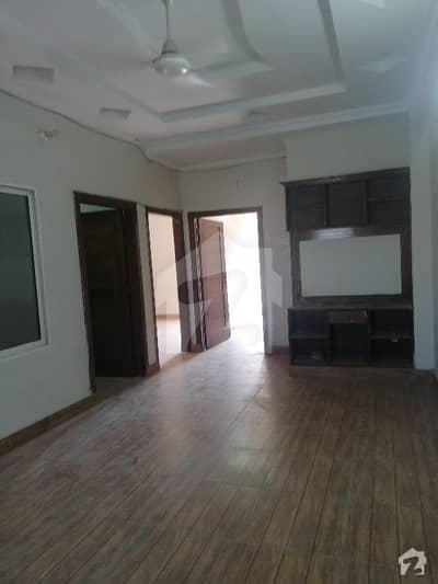 3 Bed Flat Available For  Rent Best For Office Use