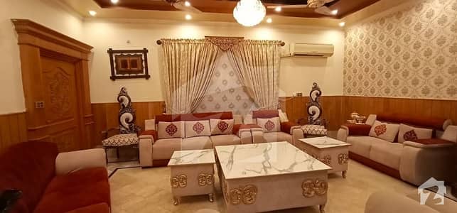 ریونیو سوسائٹی - بلاک اے ریوینیو سوسائٹی لاہور میں 10 کمروں کا 1 کنال مکان 4.5 کروڑ میں برائے فروخت۔