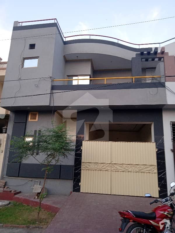 مسلم ٹاؤن فیصل آباد میں 5 کمروں کا 5 مرلہ مکان 1.11 کروڑ میں برائے فروخت۔