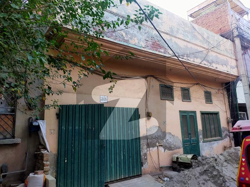 ڈی ٹائپ کالونی فیصل آباد میں 2 کمروں کا 6 مرلہ مکان 70 لاکھ میں برائے فروخت۔