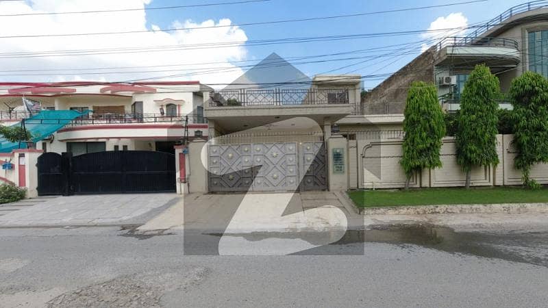 25 Marla Semi Commercial Facing Park House For Sale In Johar Town Lahore