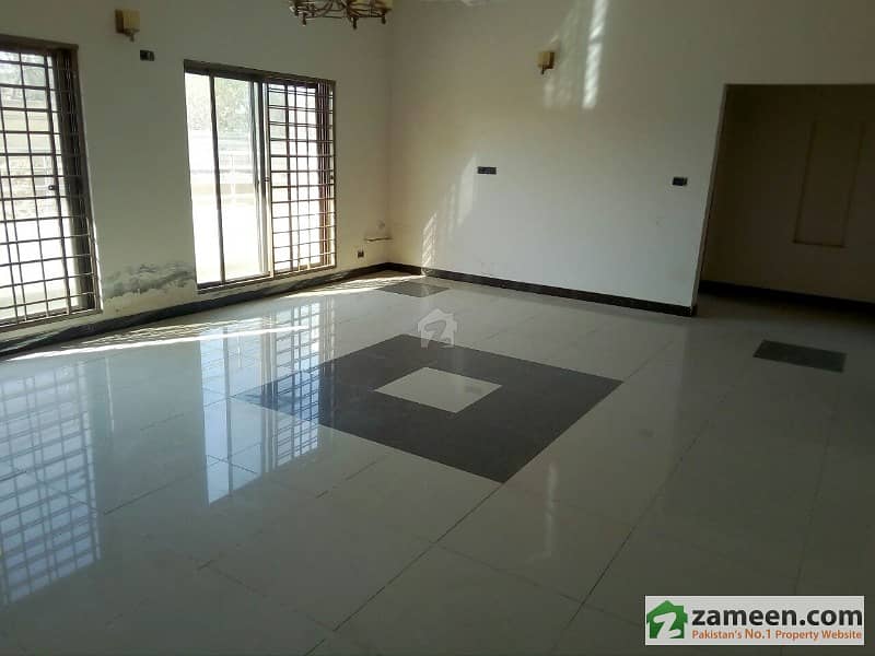 Prime Location 3Beds SD House Available For Rent In Askari 10