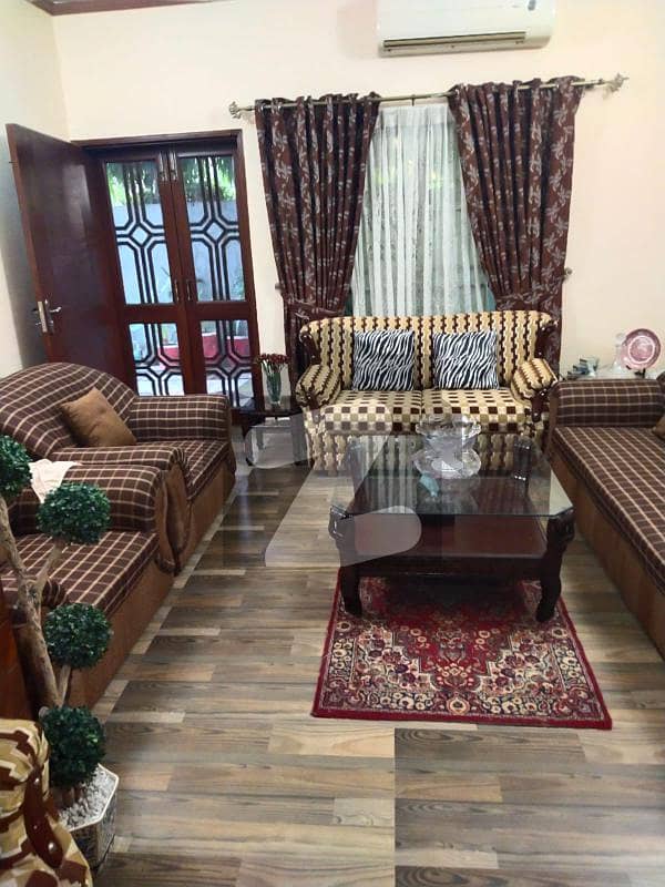 ماڈل ٹاؤن لاہور میں 7 کمروں کا 10 مرلہ مکان 3.15 کروڑ میں برائے فروخت۔