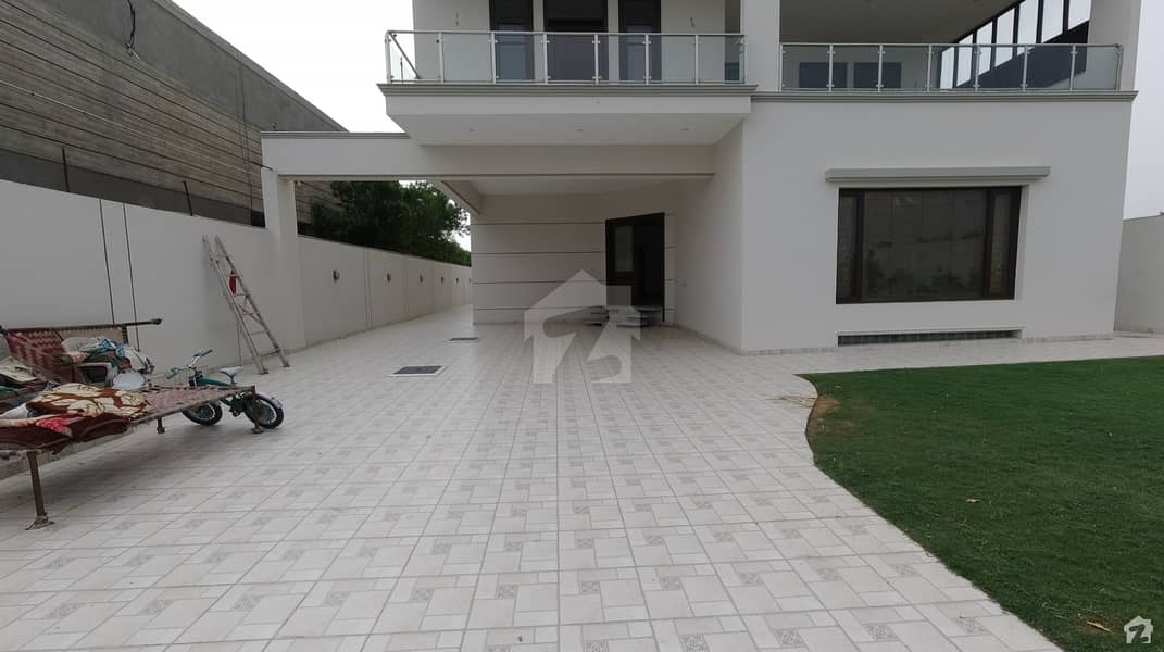 1000 Square Yards Bungalow Is Available For Rent