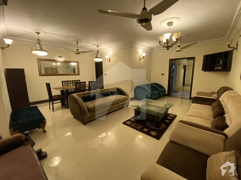 شاہراہِ فیصل کراچی میں 3 کمروں کا 9 مرلہ فلیٹ 3.5 کروڑ میں برائے فروخت۔