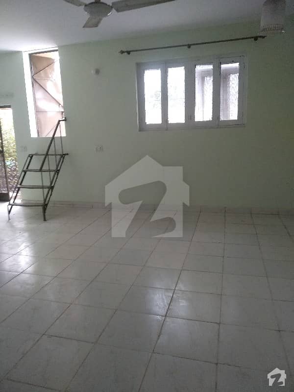 1   Kanal   House   Upper portion   for  Rent   in  Gulberg   3   Lahore