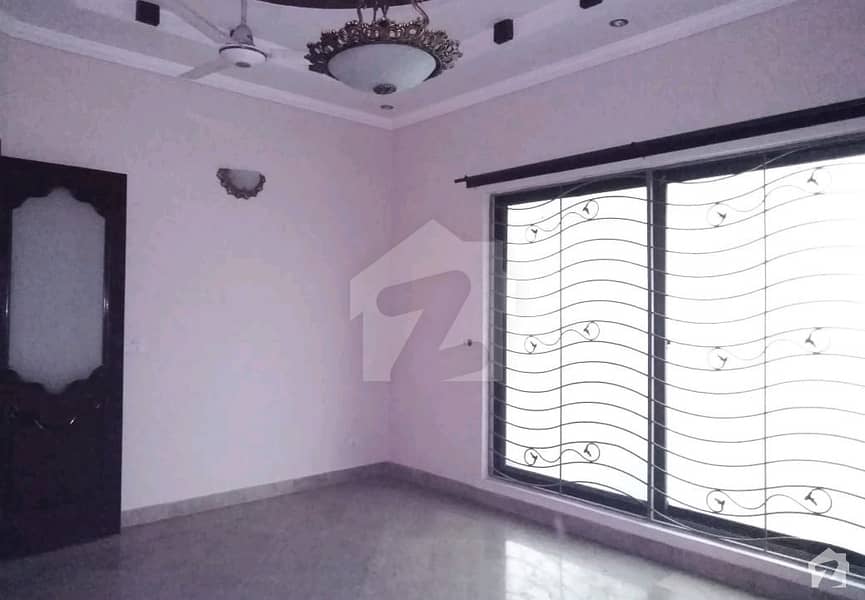 علامہ اقبال ٹاؤن لاہور میں 5 کمروں کا 1 کنال مکان 5.7 کروڑ میں برائے فروخت۔ علامہ اقبال ٹاؤن لاہور میں 5 کمروں کا 1 کنال مکان 5.7 کروڑ میں برائے فروخت۔