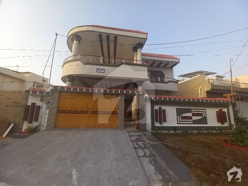 گلشنِ معمار گداپ ٹاؤن کراچی میں 5 کمروں کا 16 مرلہ مکان 3.5 کروڑ میں برائے فروخت۔